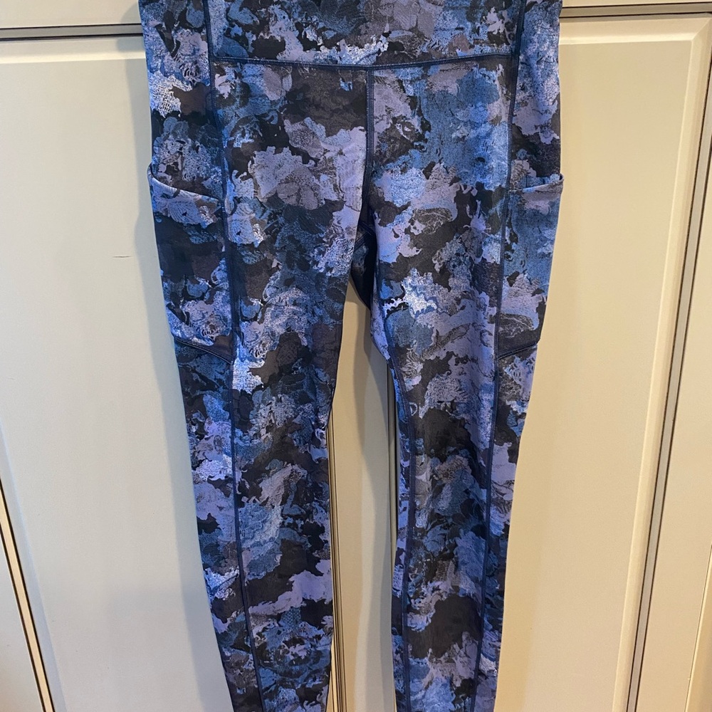 Lululemon leggings size 8